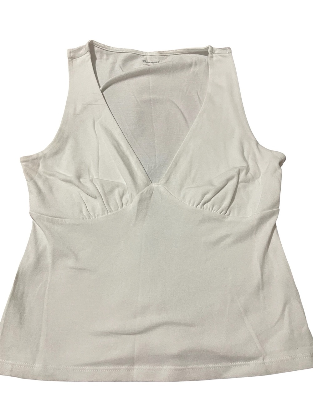 No Boundaries Women’s White V-Neck Sleeveless Top